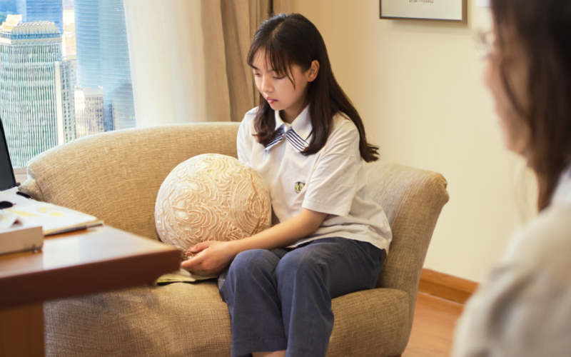 孩子突然自我封闭拒学？长沙高一女生的经历，提醒家长重视青少年情绪疏导